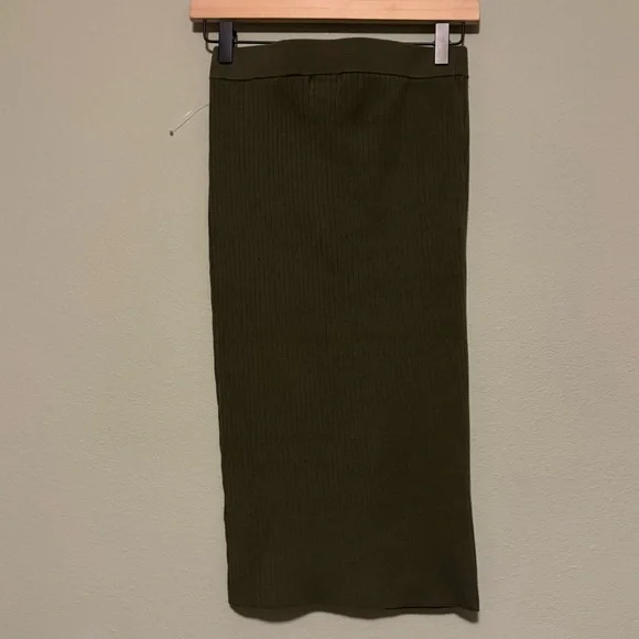 GOOD AMERICAN Sage Green Ribbed Stretchy Straight Pencil Midi Skirt - Size 2 - Picture 6 of 7
